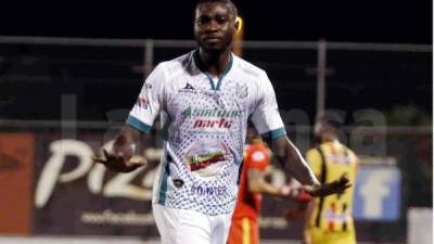 Roby Norales entró de cambio para sellar la victoria del Platense contra el Real España. Foto Delmer Martínez